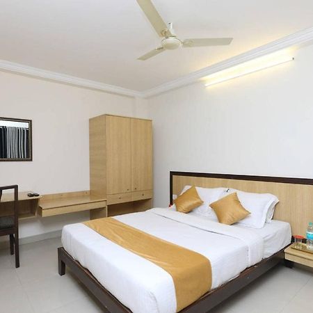 Hotel Half Moon Chennai Extérieur photo