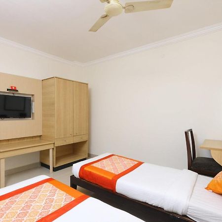 Hotel Half Moon Chennai Extérieur photo