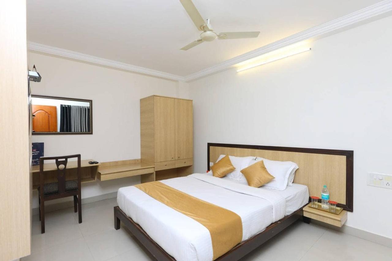 Hotel Half Moon Chennai Extérieur photo
