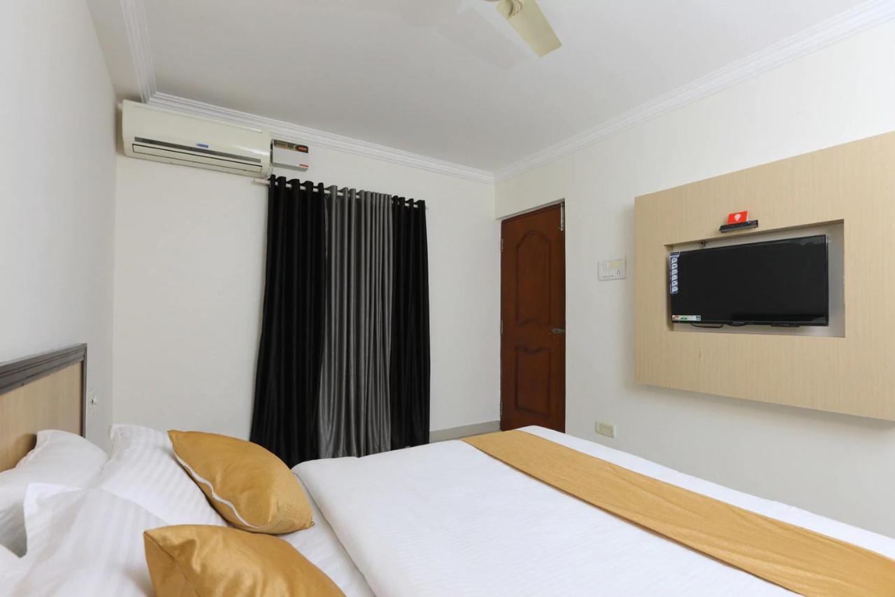 Hotel Half Moon Chennai Extérieur photo