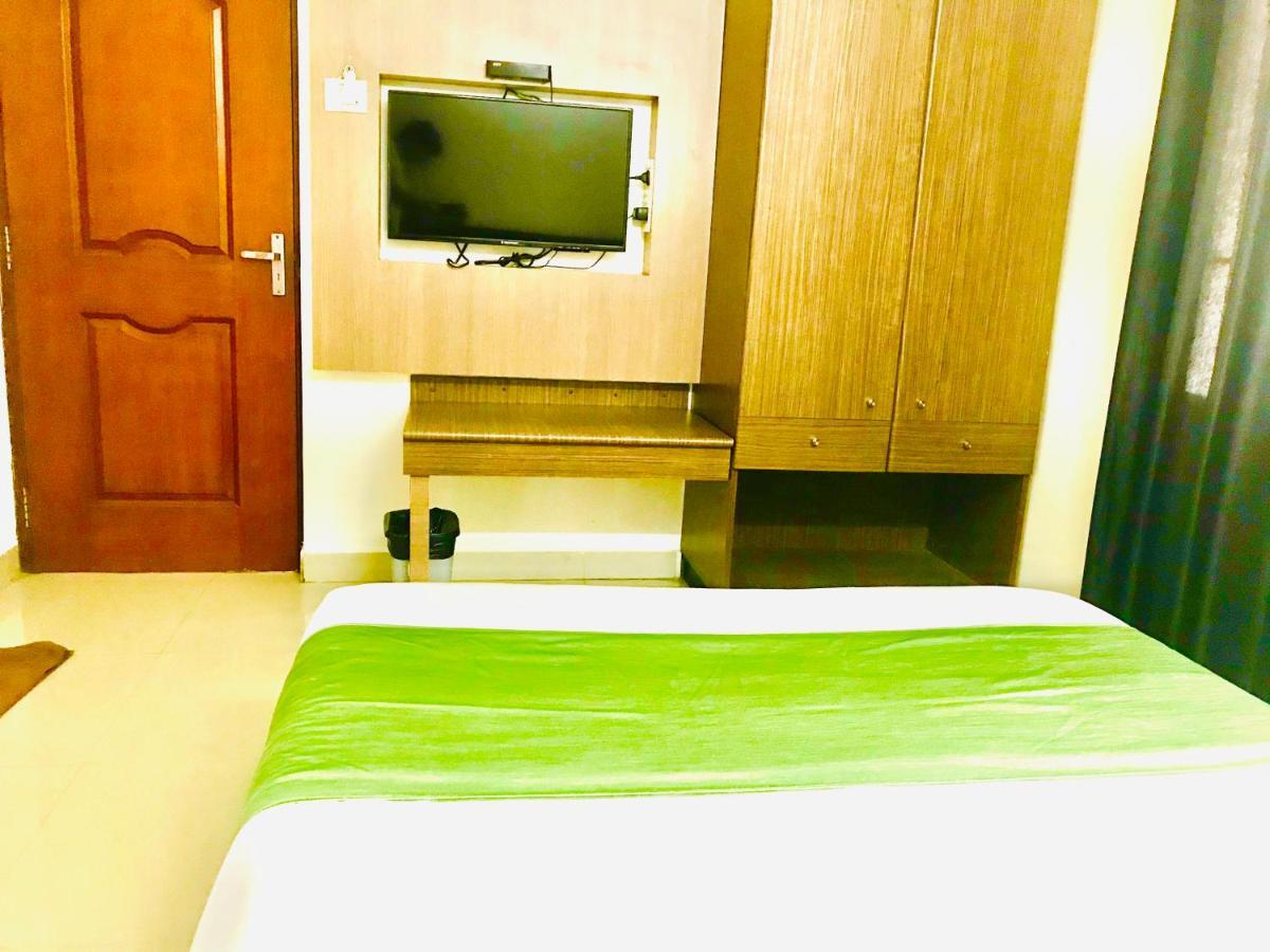 Hotel Half Moon Chennai Extérieur photo