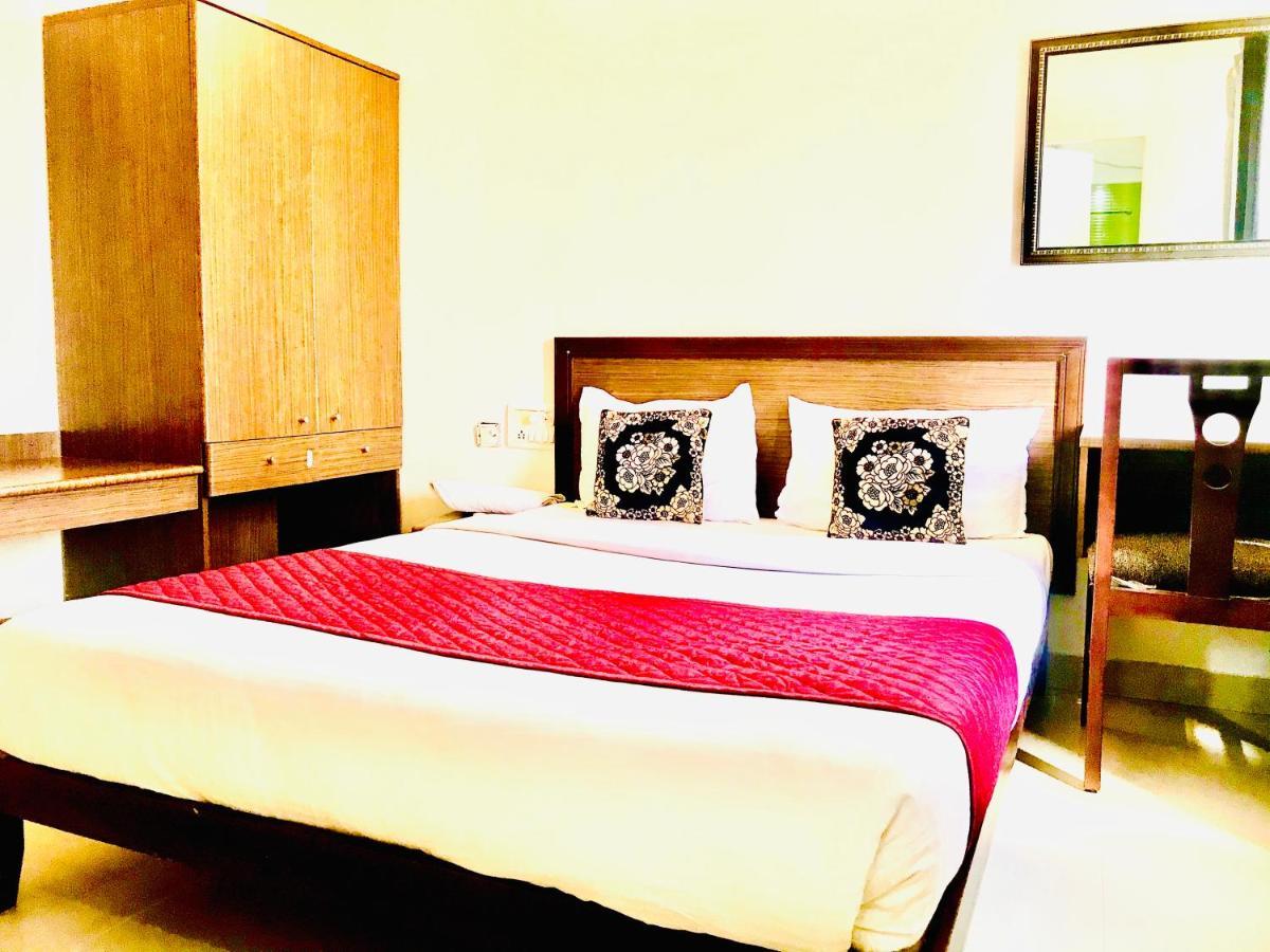 Hotel Half Moon Chennai Extérieur photo