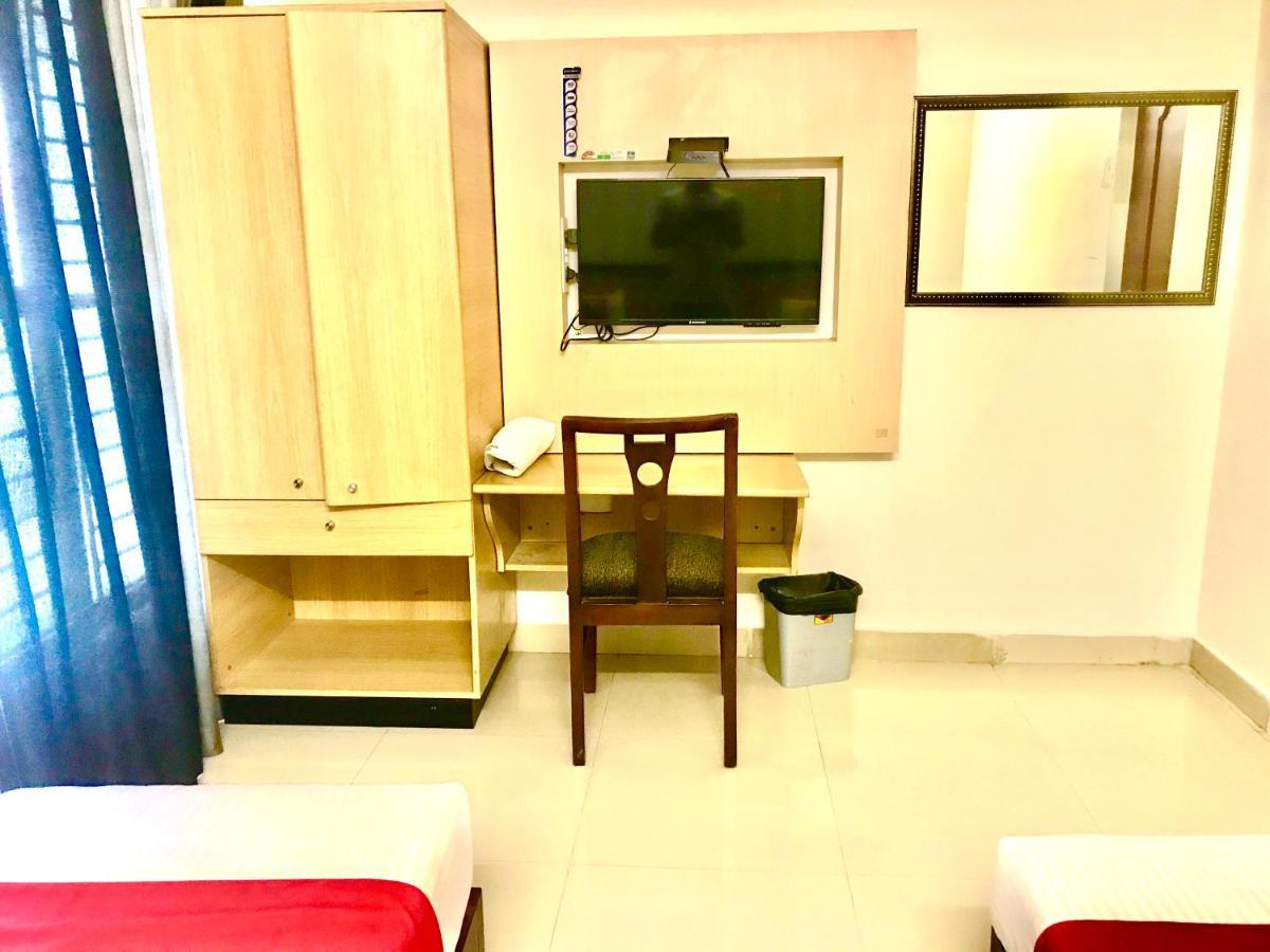Hotel Half Moon Chennai Extérieur photo