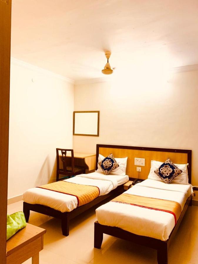 Hotel Half Moon Chennai Extérieur photo