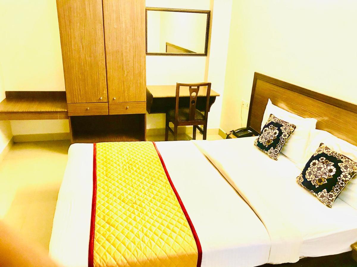 Hotel Half Moon Chennai Extérieur photo