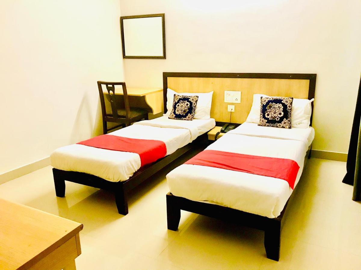 Hotel Half Moon Chennai Extérieur photo